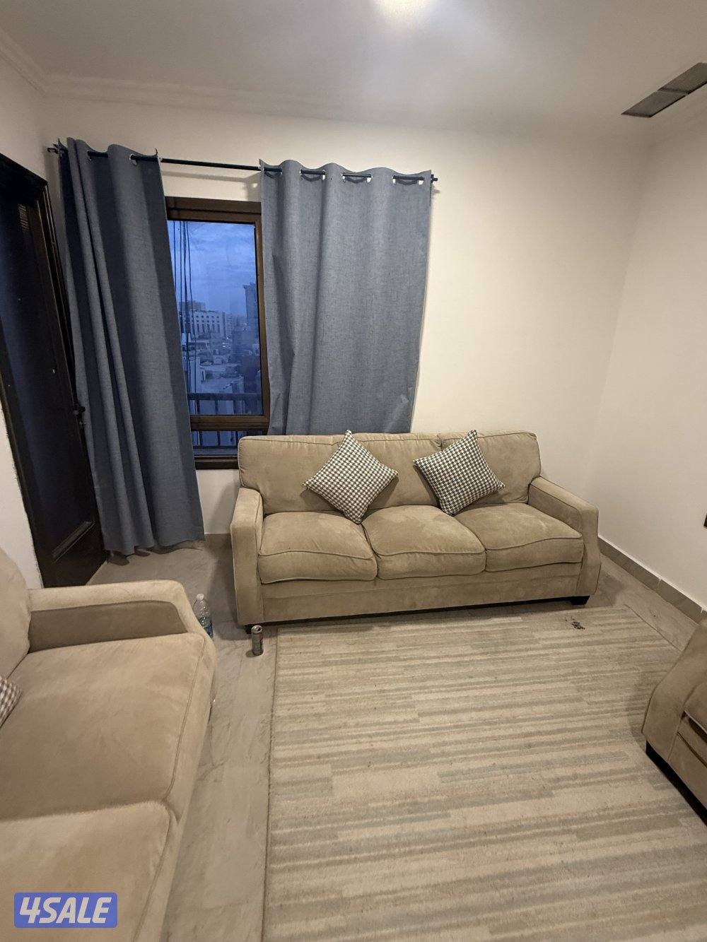 كنبة صالة شبه جديدة2