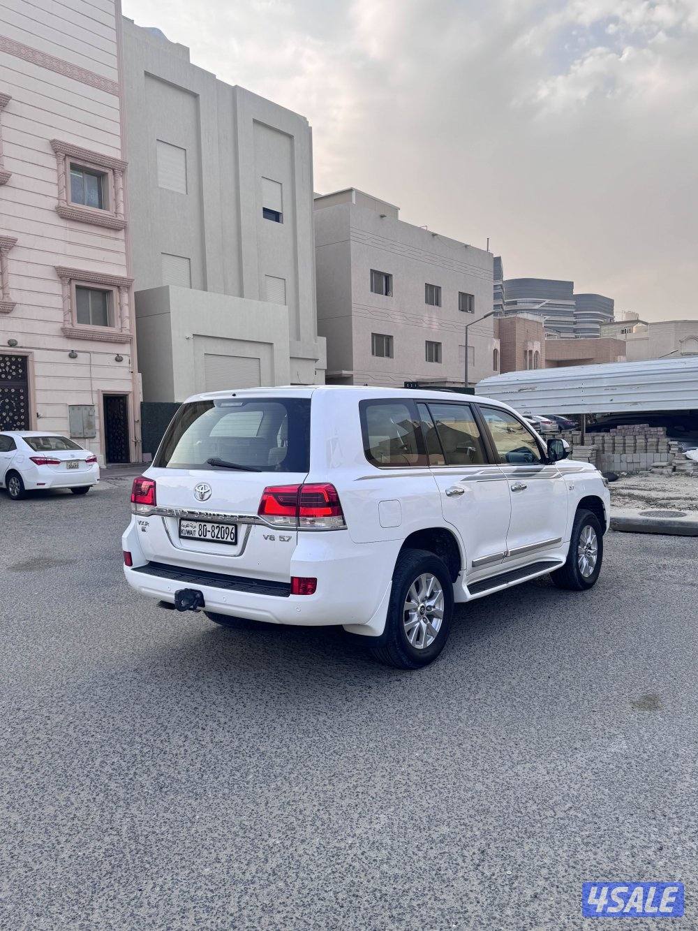 للبيع VX.R 5.7 موديل 2018 وارد قطر2