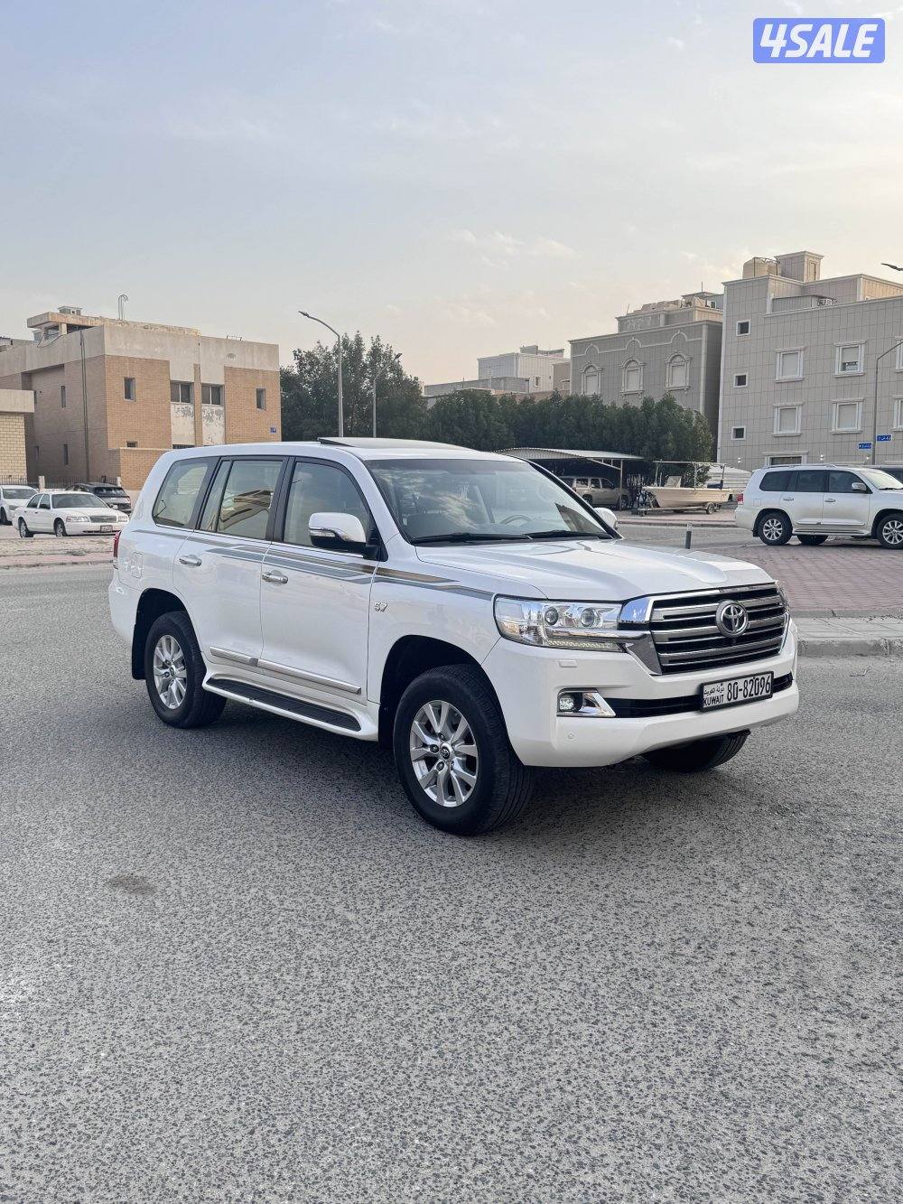 للبيع VX.R 5.7 موديل 2018 وارد قطر3