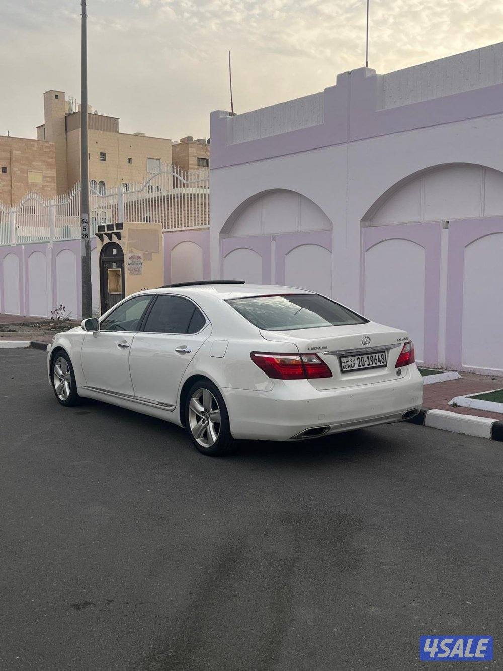 لكزس الساير بحالة الوكالة الموتر LS460 لارج1