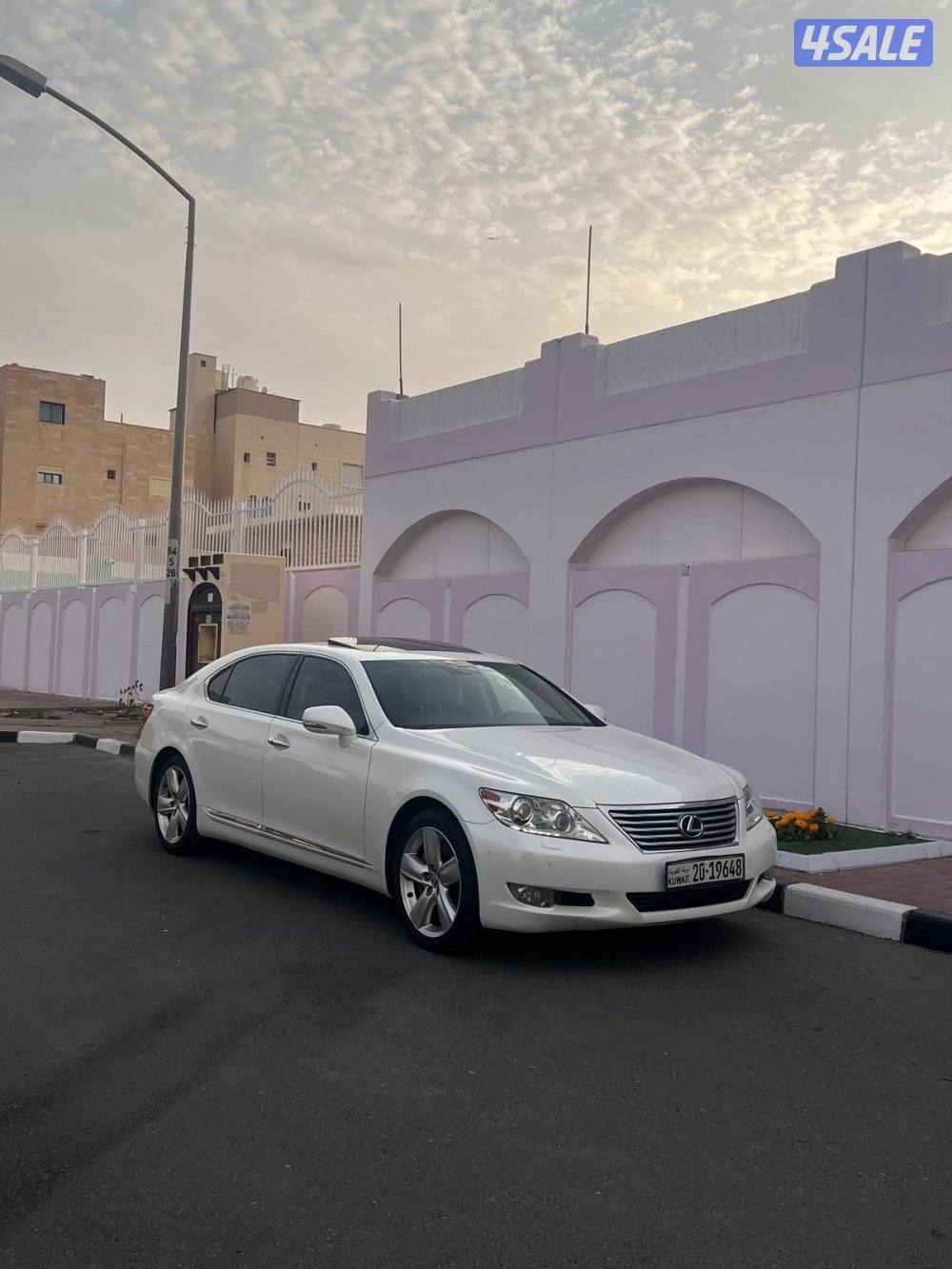 لكزس الساير بحالة الوكالة الموتر LS460 لارج3