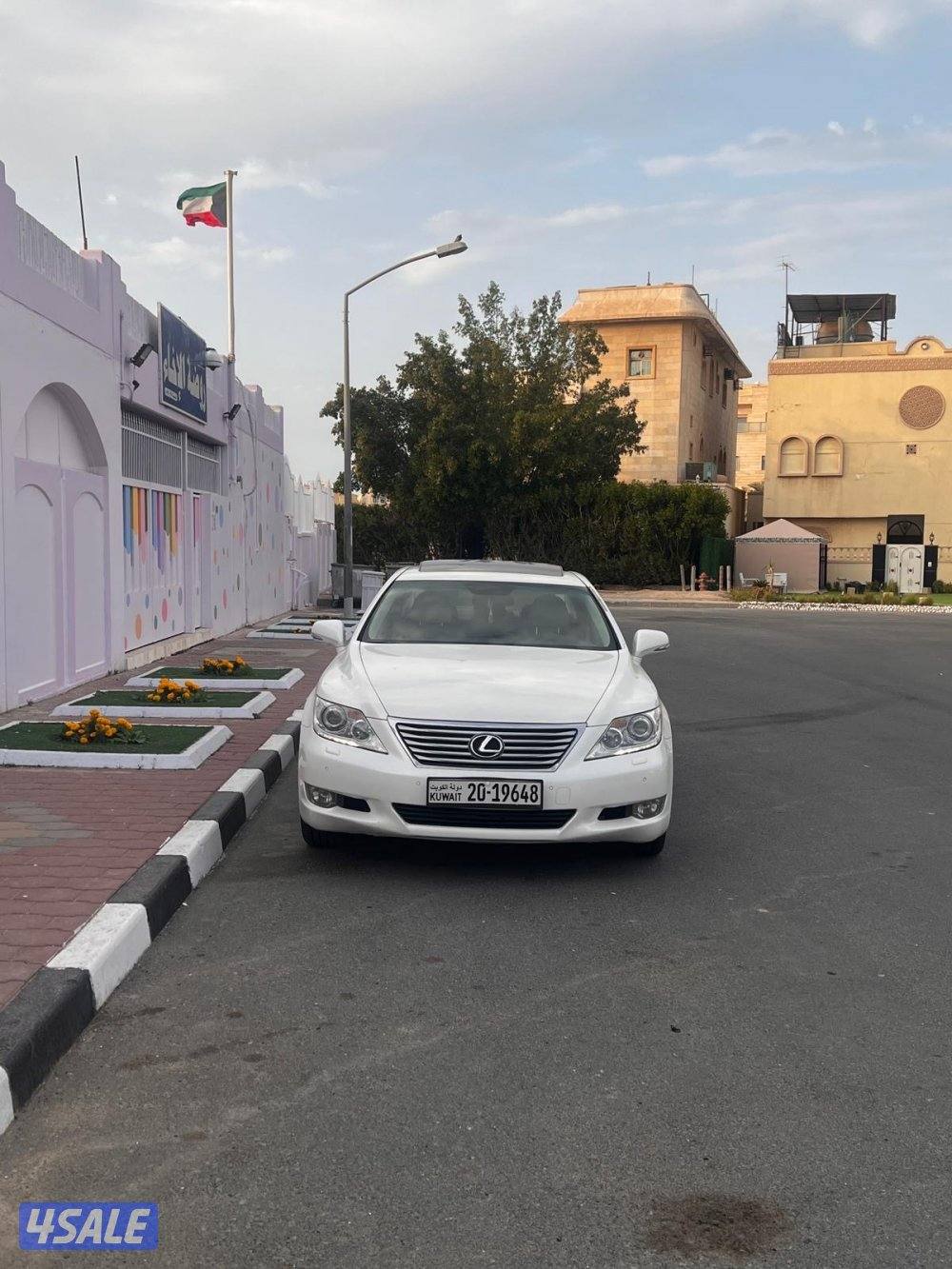 لكزس الساير بحالة الوكالة الموتر LS460 لارج4