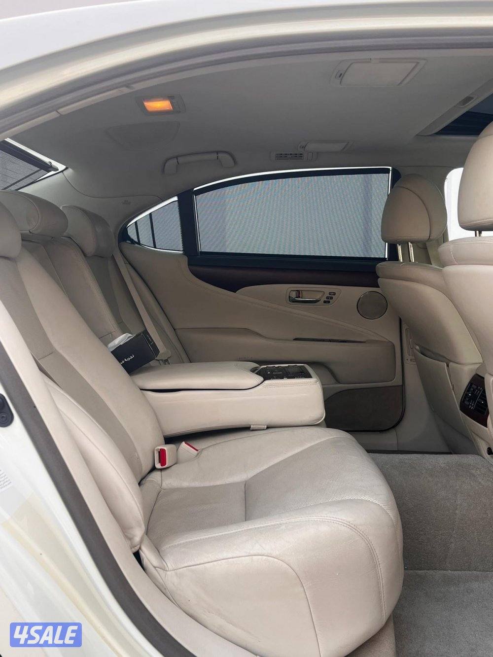 لكزس الساير بحالة الوكالة الموتر LS460 لارج6