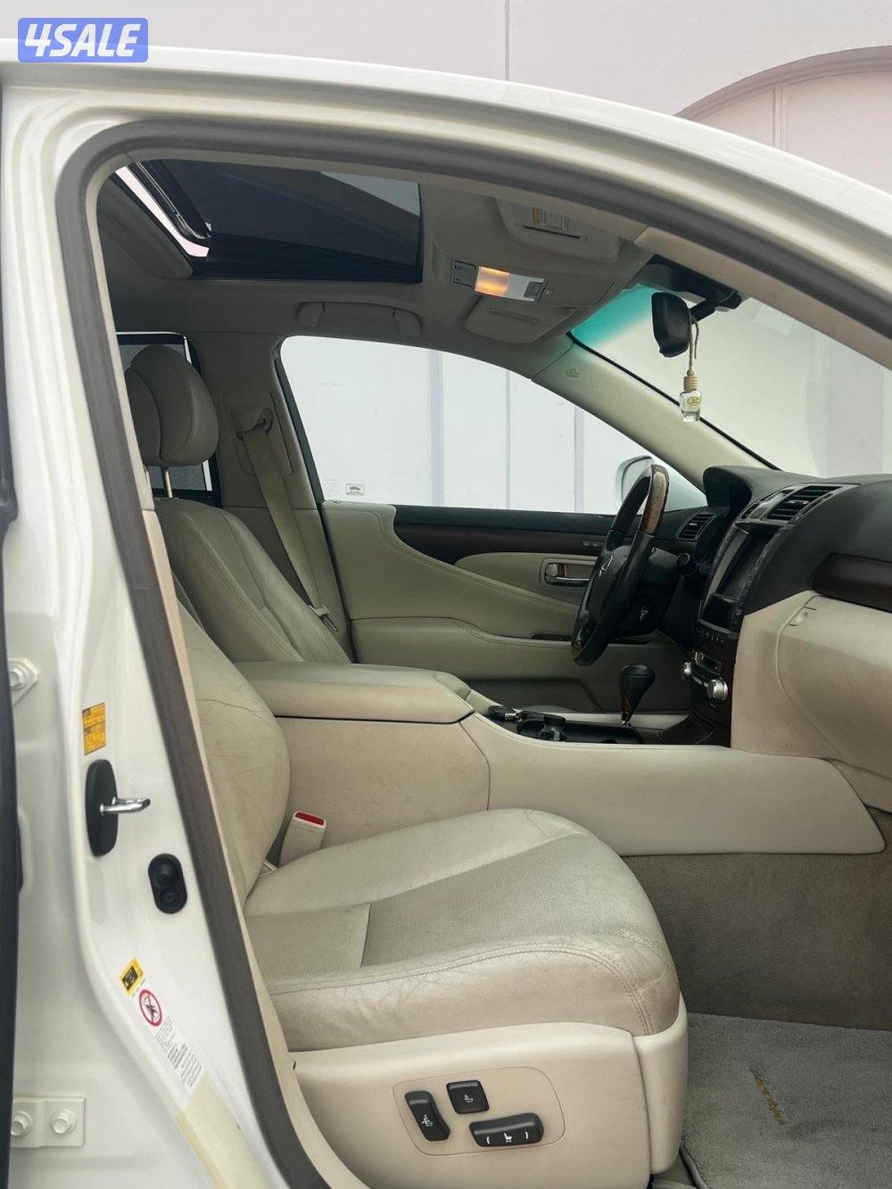 لكزس الساير بحالة الوكالة الموتر LS460 لارج7