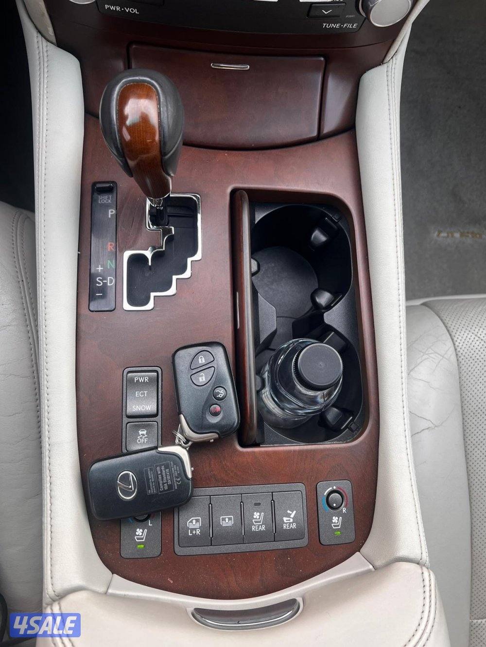 لكزس الساير بحالة الوكالة الموتر LS460 لارج9