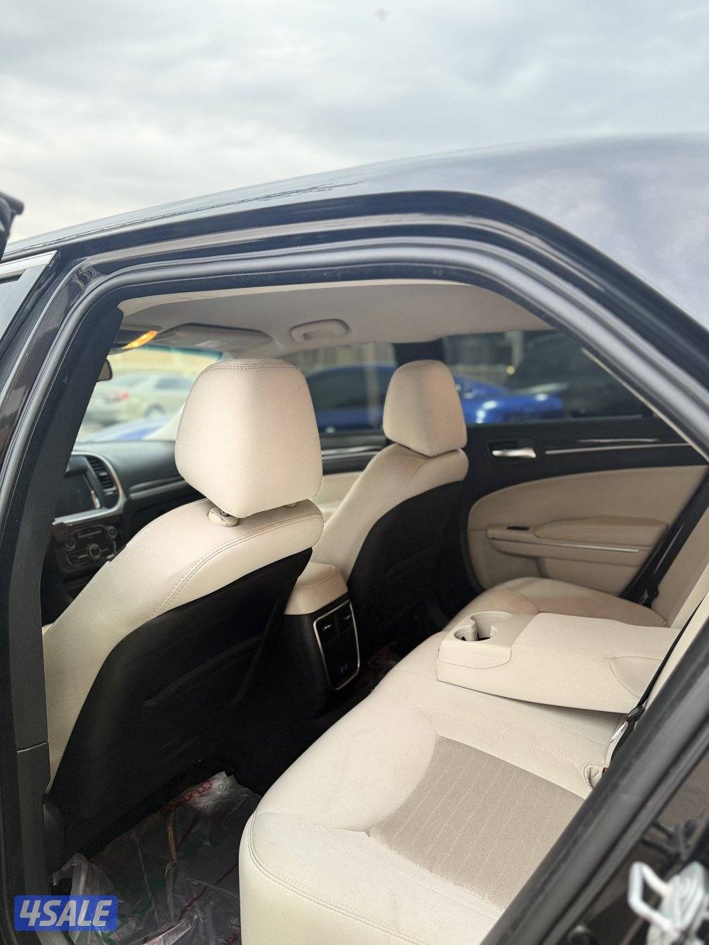 كرايزلر 2015 هيمي V8 بحاله وكاله شرط الفحص بل كامل8