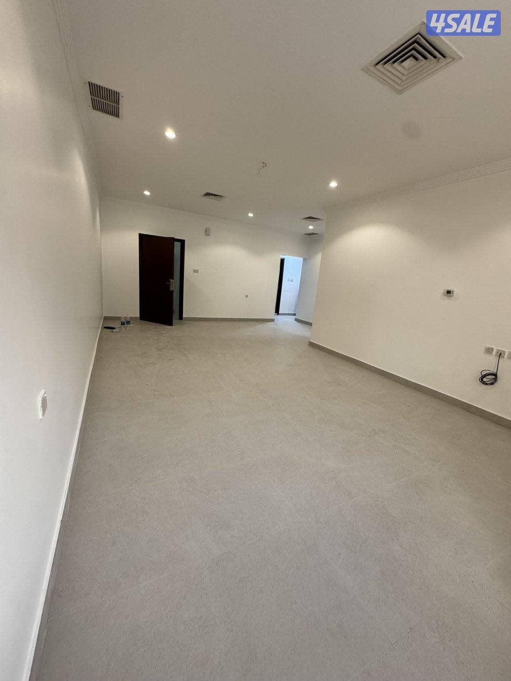 للايجار شقه بسلوى ٣ غرف وموقف مصعد تكيف مركزي مظله سيارتين0