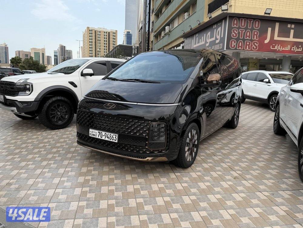 هيونداي ستاريا 2023 عداد 18 الف سيرفيس منتظم صبغ وكالة يوجد كرسي اعاقة0