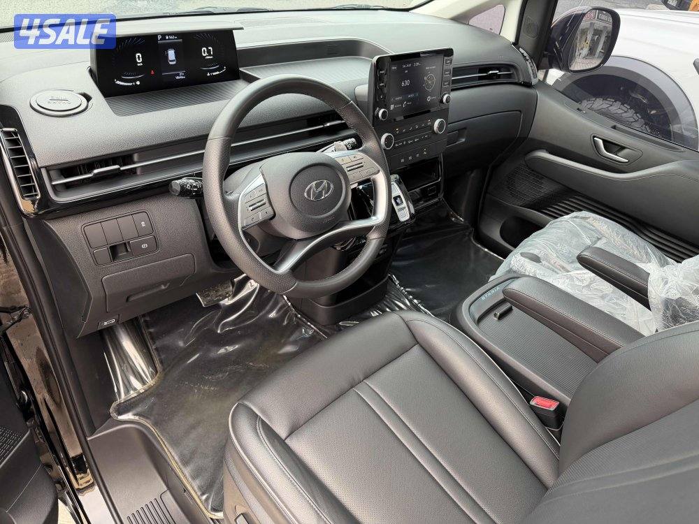 هيونداي ستاريا 2023 عداد 18 الف سيرفيس منتظم صبغ وكالة يوجد كرسي اعاقة1