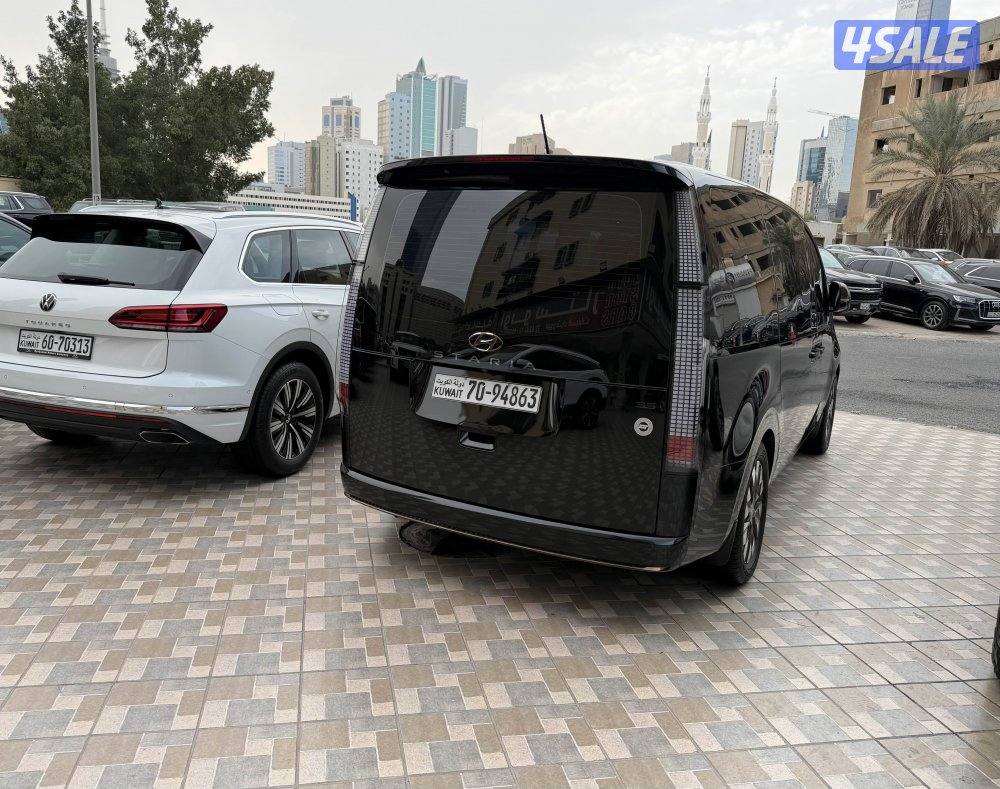 هيونداي ستاريا 2023 عداد 18 الف سيرفيس منتظم صبغ وكالة يوجد كرسي اعاقة4