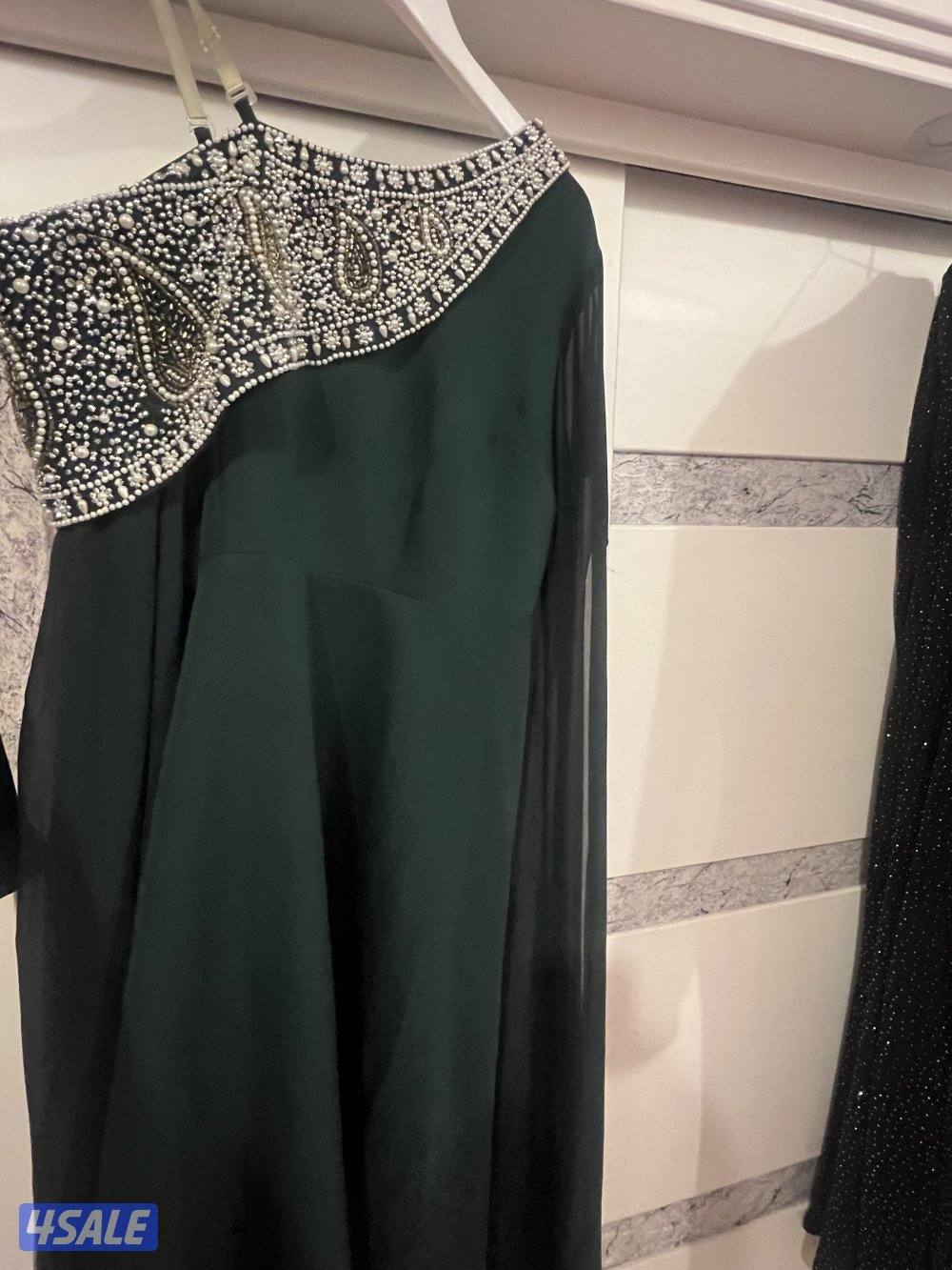 للبيع فستاتين وعبايات سهره متنوعه شبه جديد4