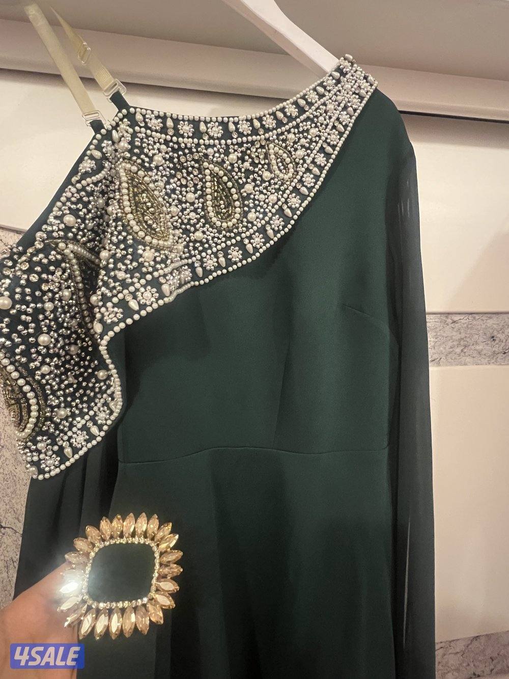 للبيع فستاتين وعبايات سهره متنوعه شبه جديد5