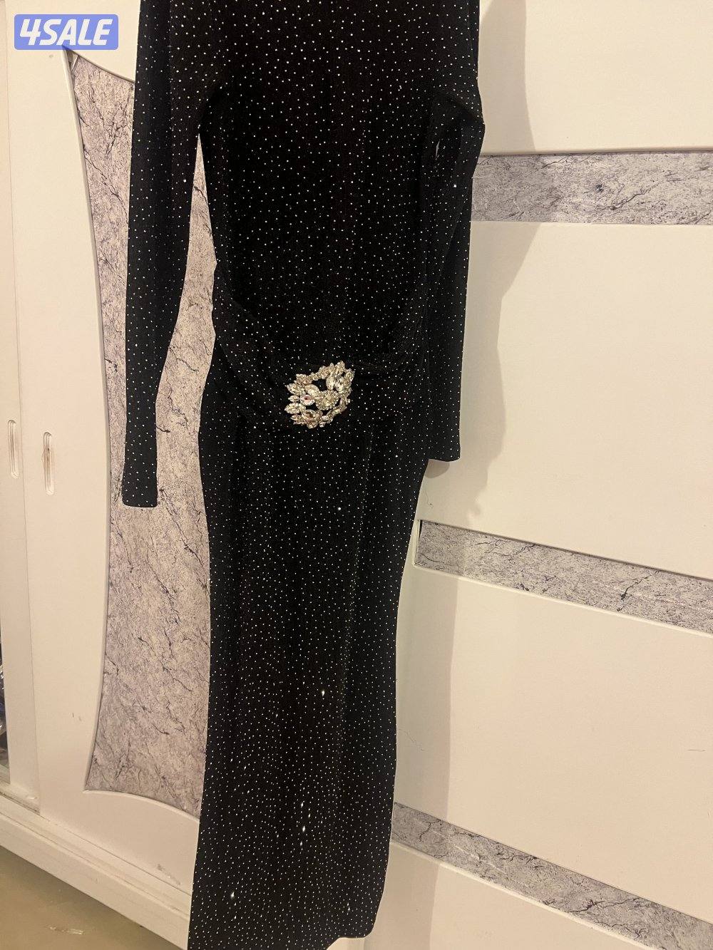 للبيع فستاتين وعبايات سهره متنوعه شبه جديد6