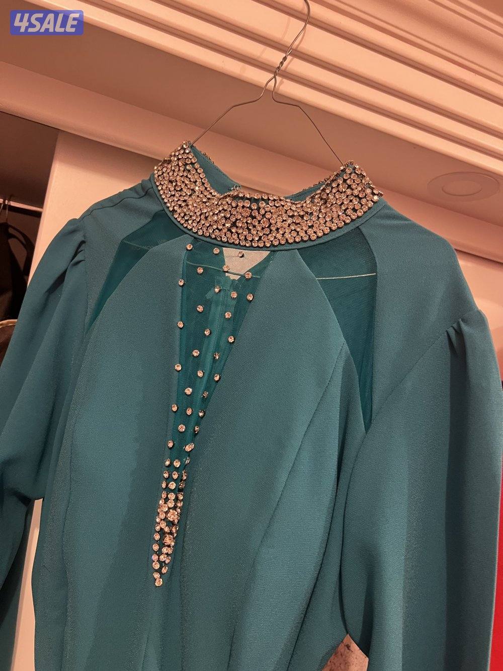 للبيع فستاتين وعبايات سهره متنوعه شبه جديد7