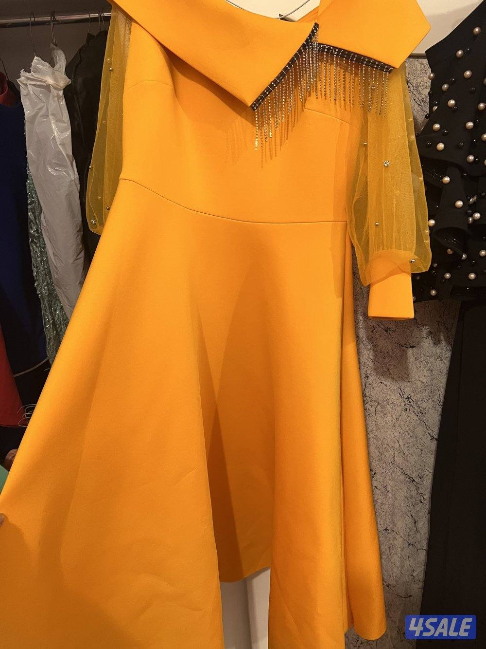 للبيع فستاتين وعبايات سهره متنوعه شبه جديد8