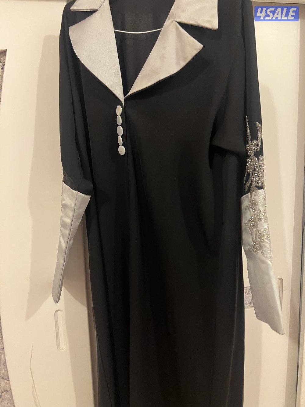 للبيع فستاتين وعبايات سهره متنوعه شبه جديد10