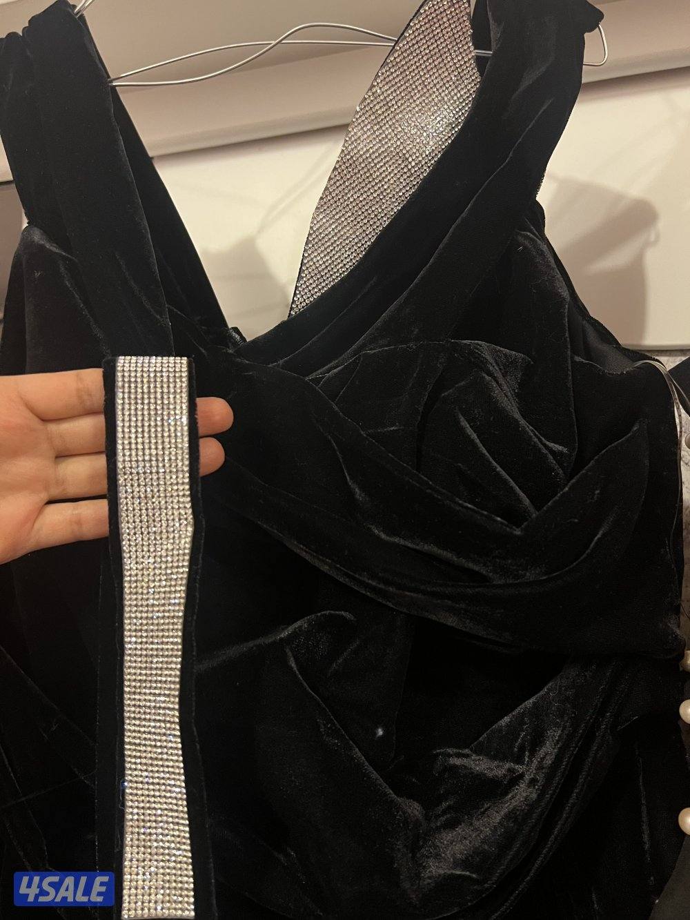 للبيع فستاتين وعبايات سهره متنوعه شبه جديد14