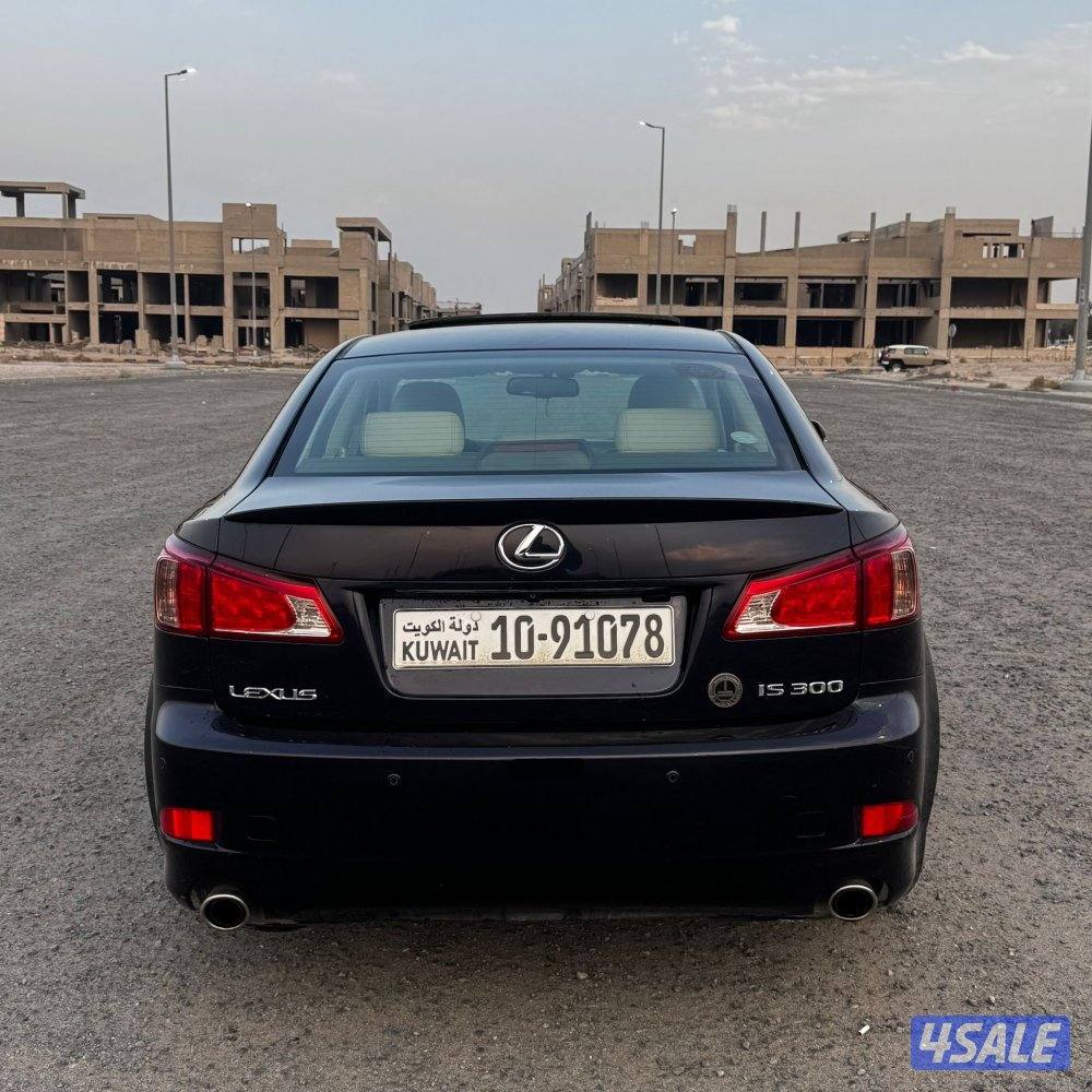 لكزس IS 300 موديل 20124