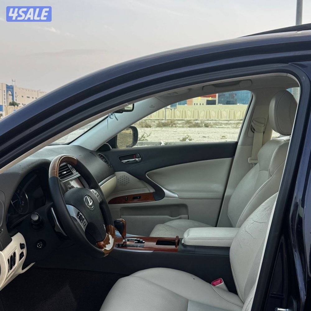 لكزس IS 300 موديل 20126