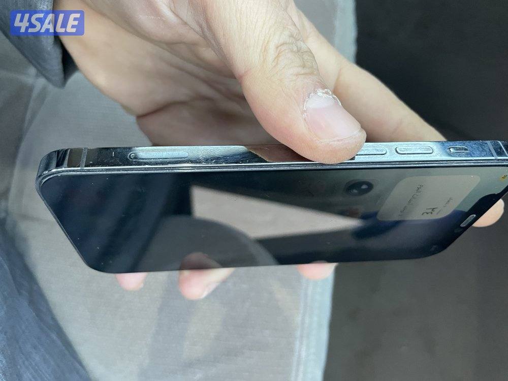للبيع ايفون 12  por شبه جديد مو مفتوح ولا في خدوش نسبت البطاريه 782