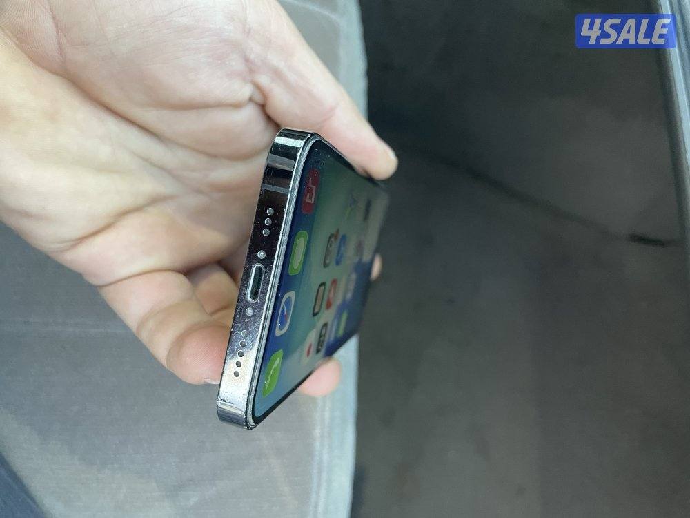للبيع ايفون 12  por شبه جديد مو مفتوح ولا في خدوش نسبت البطاريه 783