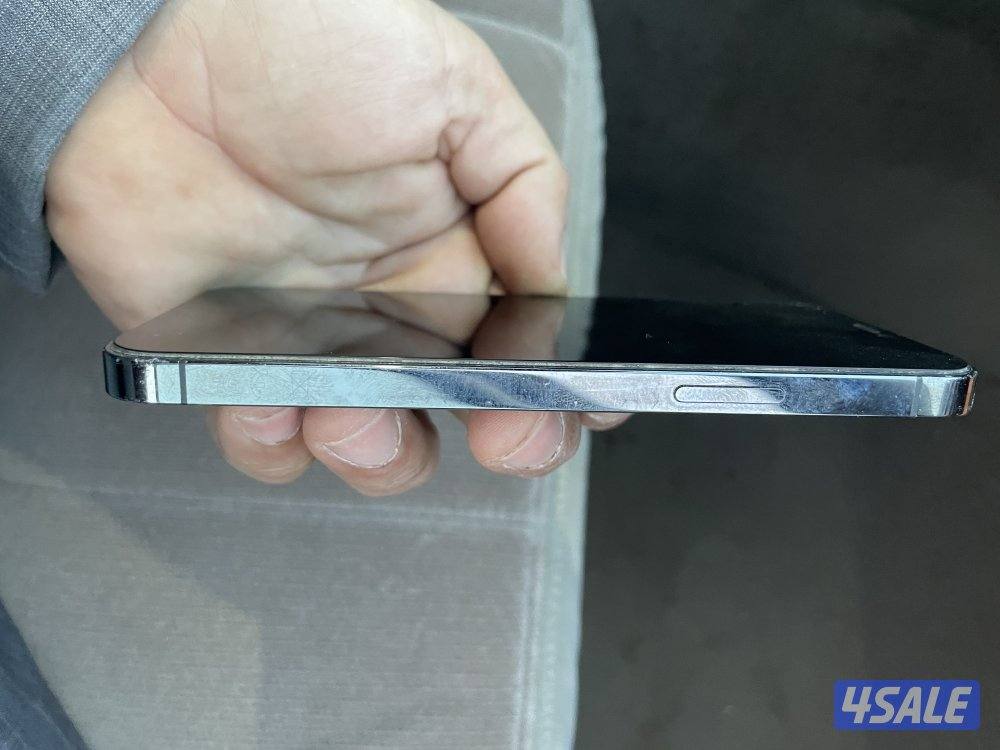 للبيع ايفون 12  por شبه جديد مو مفتوح ولا في خدوش نسبت البطاريه 784