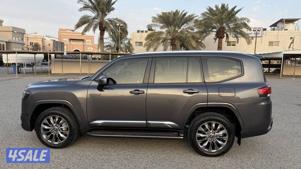 للبيع لاندكروزر GXR Aero 20232