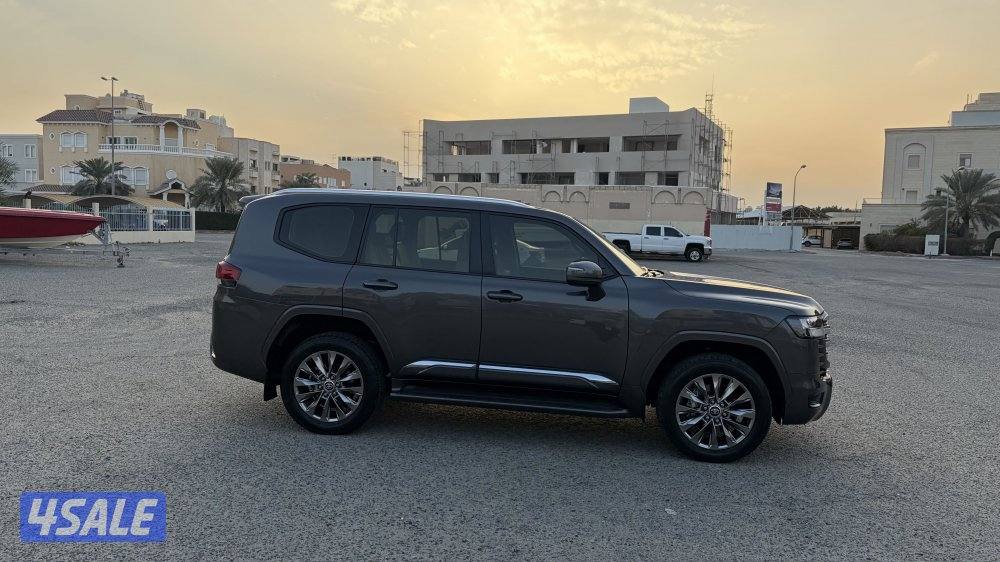 للبيع لاندكروزر GXR Aero 20233