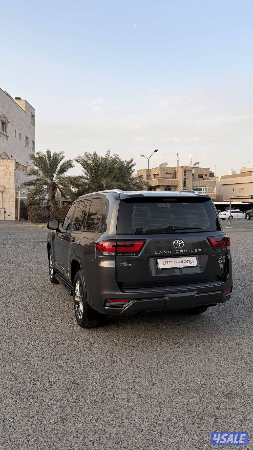 للبيع لاندكروزر GXR Aero 20235