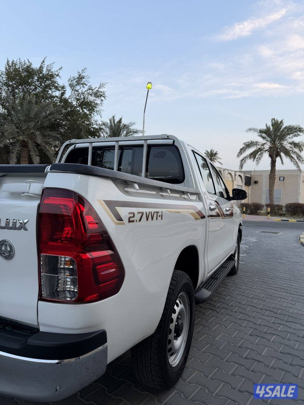 للبيع هايلكس ٢٠١٩ قير عادي دبل قير4