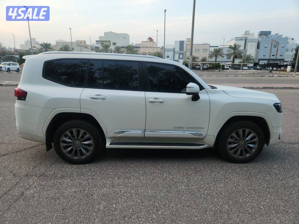 لاند كروزر ايرو 20250