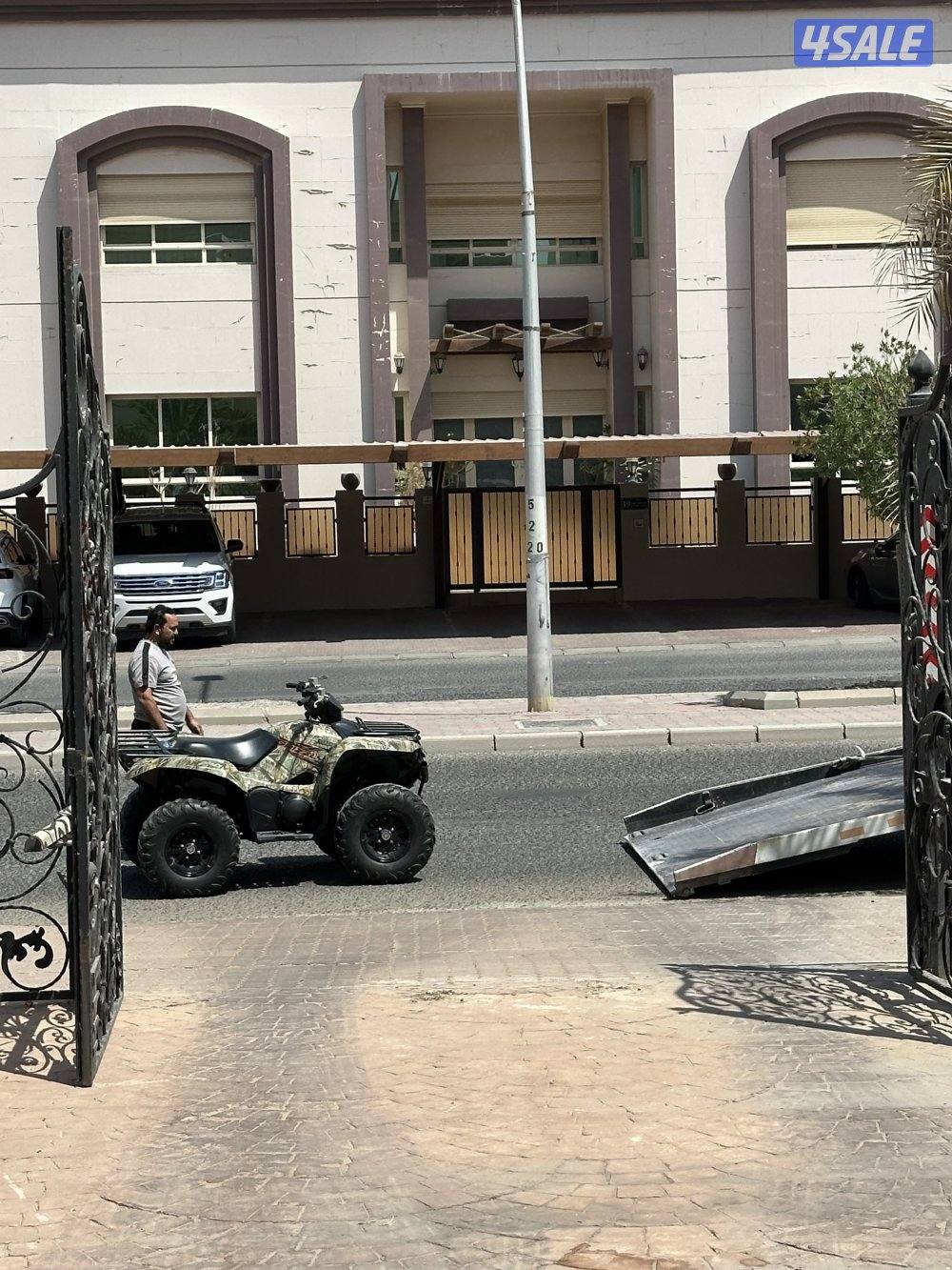 للبيع بفي جرزلي حجمه ٧٠٠ دبل جير بحاله جيدا جداا  لون جيشي موديل ٢٠٢٠1