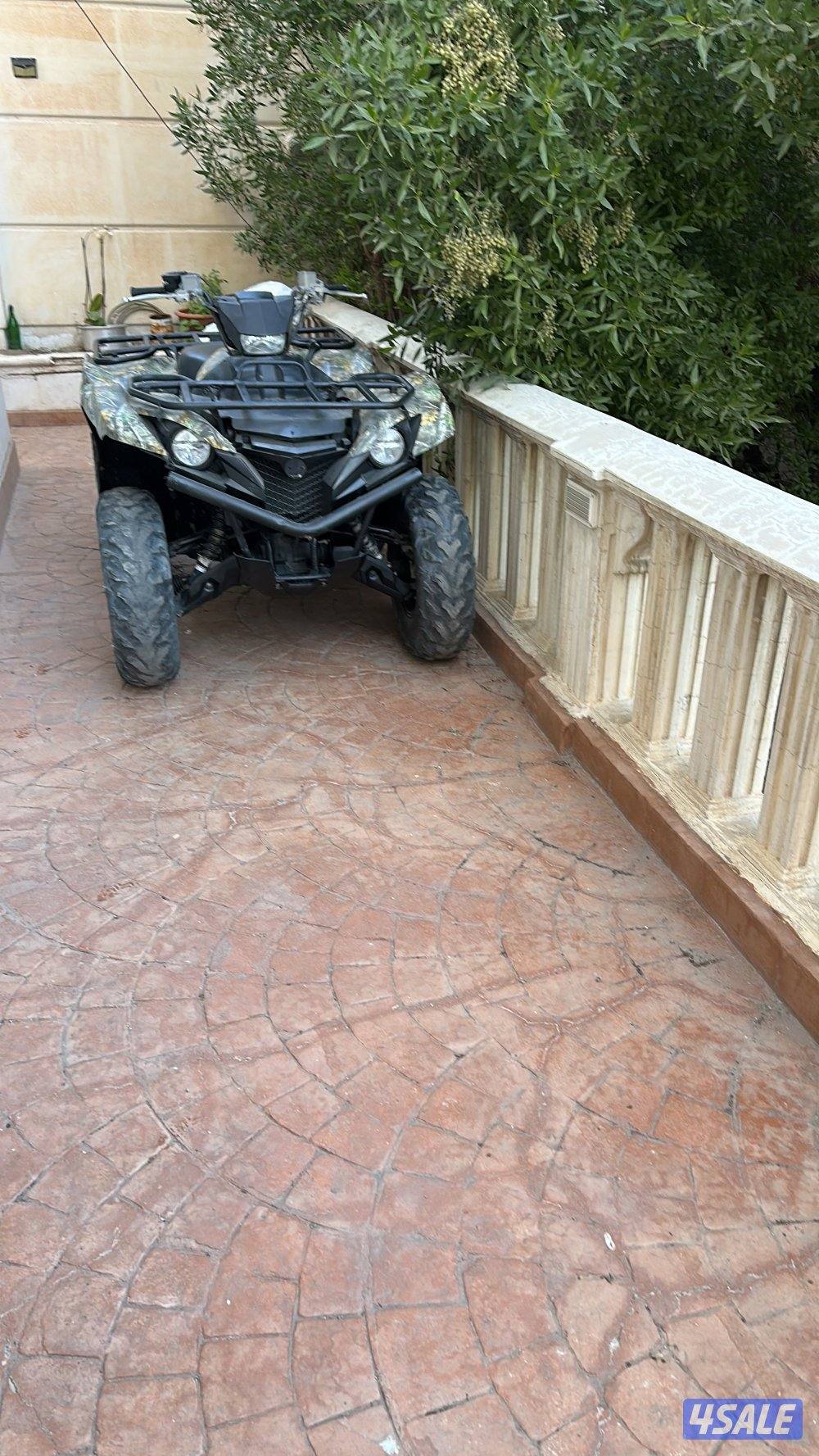 للبيع بفي جرزلي حجمه ٧٠٠ دبل جير بحاله جيدا جداا  لون جيشي موديل ٢٠٢٠2