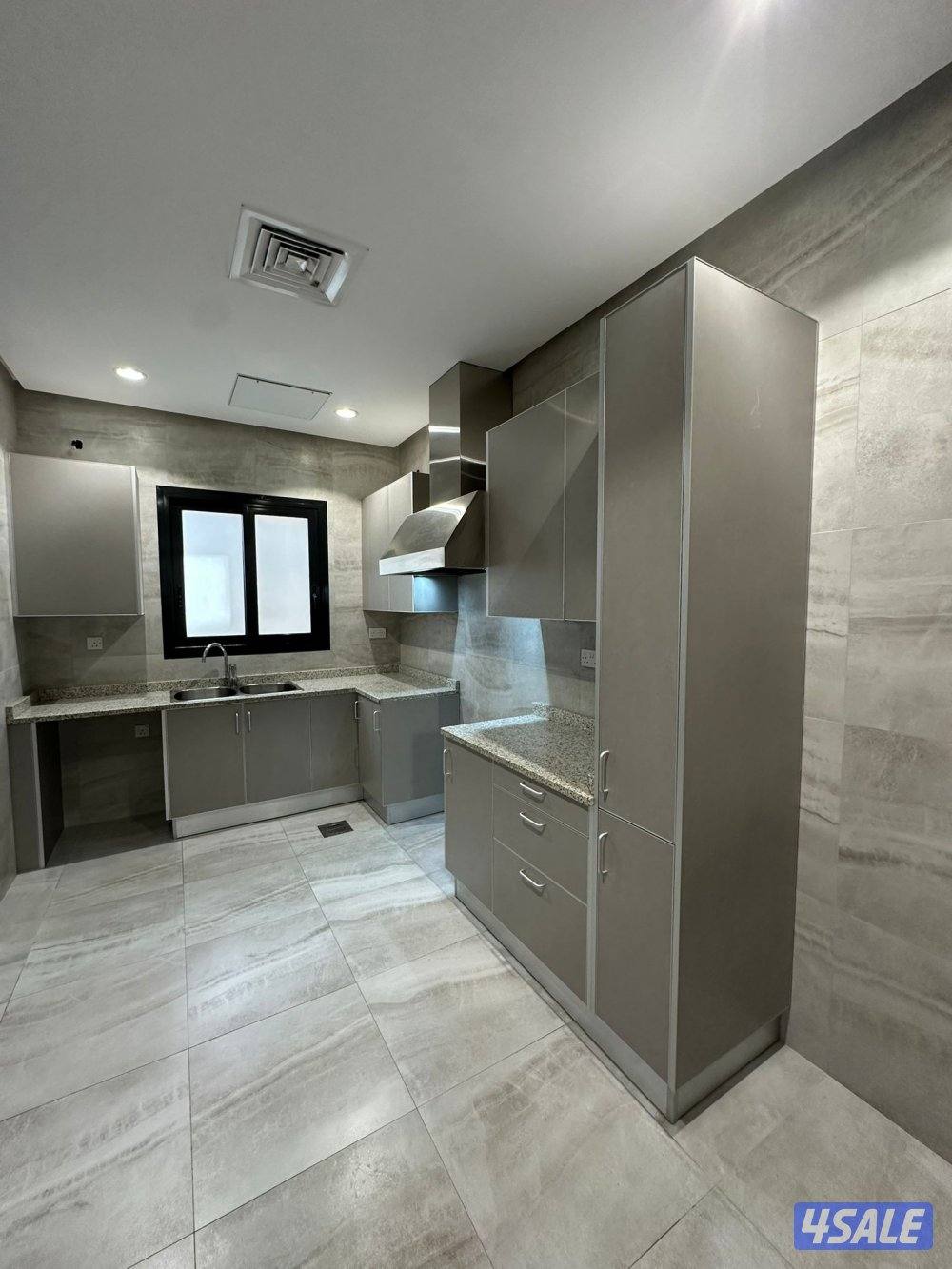 للإيجار فيلا في سلوي0