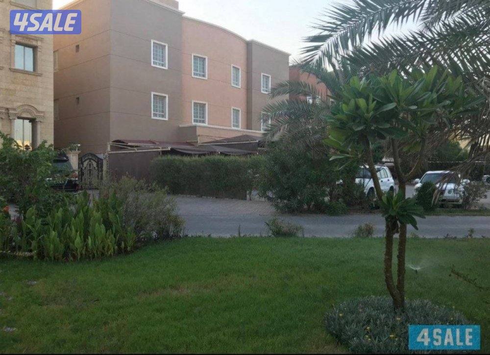 للايجار شقة ٣ غرف نوم +غرفة (عامل ه) قطعه ١١ مقابل جمعية الاندلس1