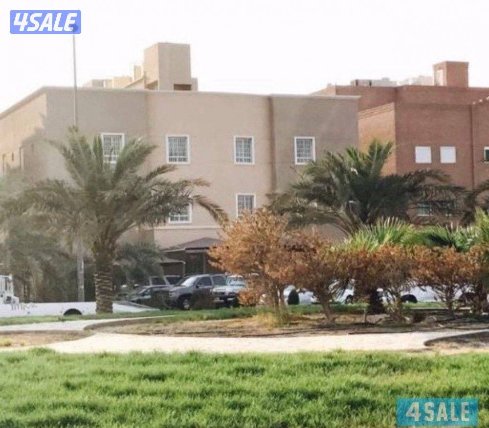 للايجار شقة ٣ غرف نوم +غرفة (عامل ه) قطعه ١١ مقابل جمعية الاندلس0