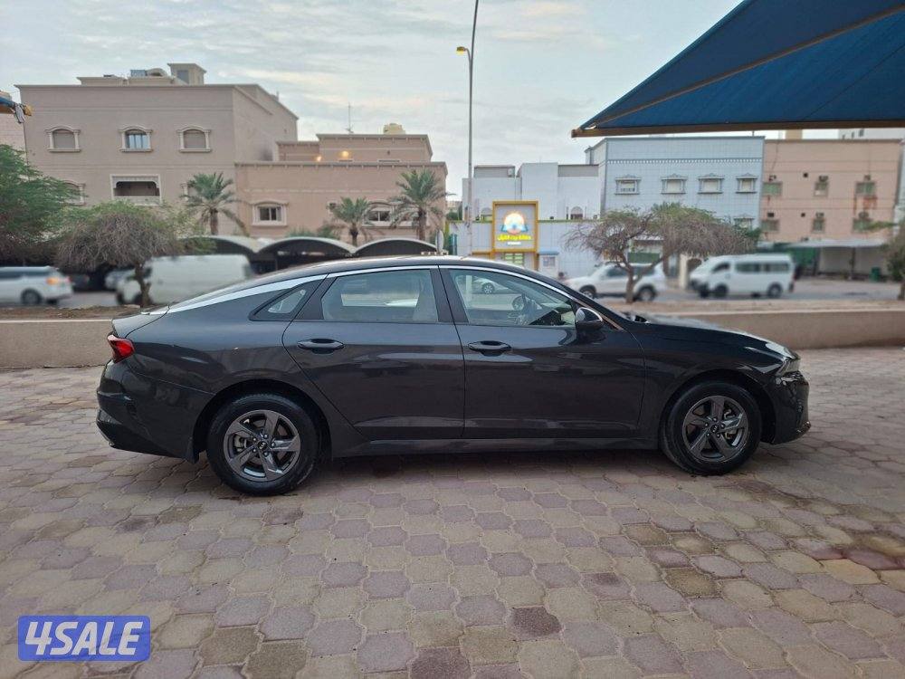 كيا K5 بحالة نظيفة2