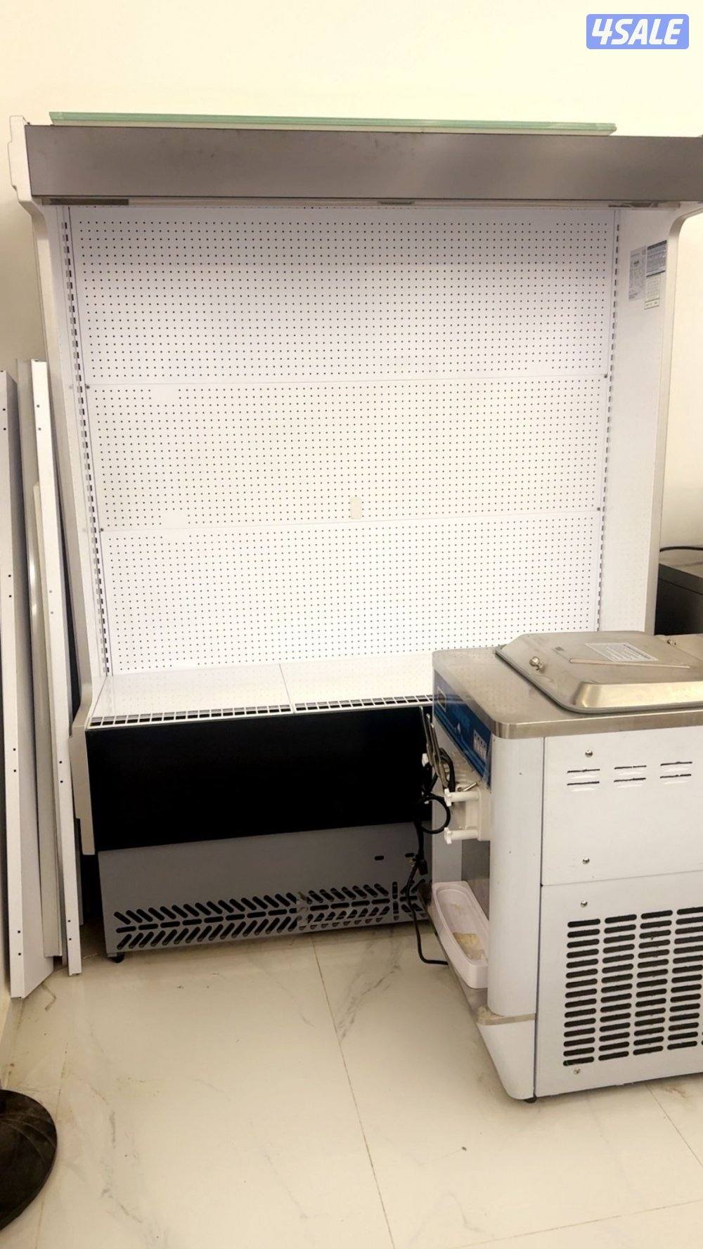 للبيع اغراض محل2