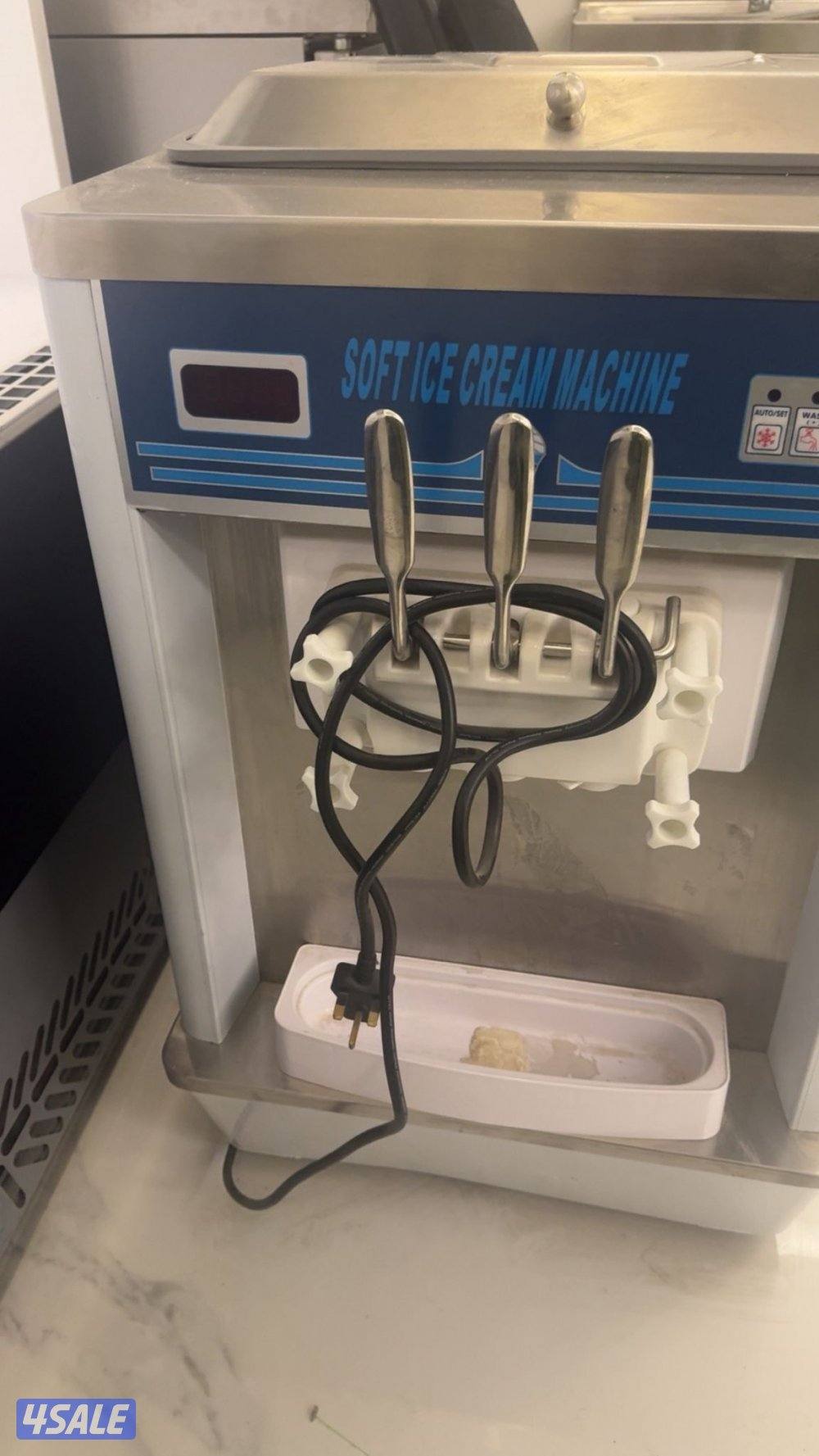 للبيع اغراض محل5