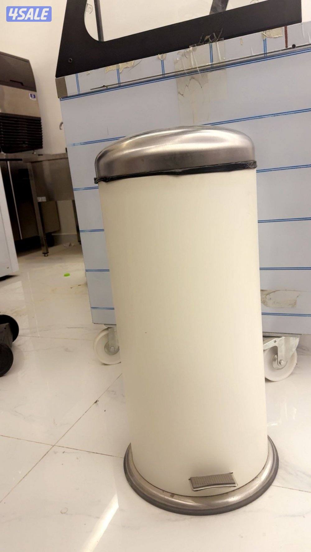 للبيع اغراض محل4