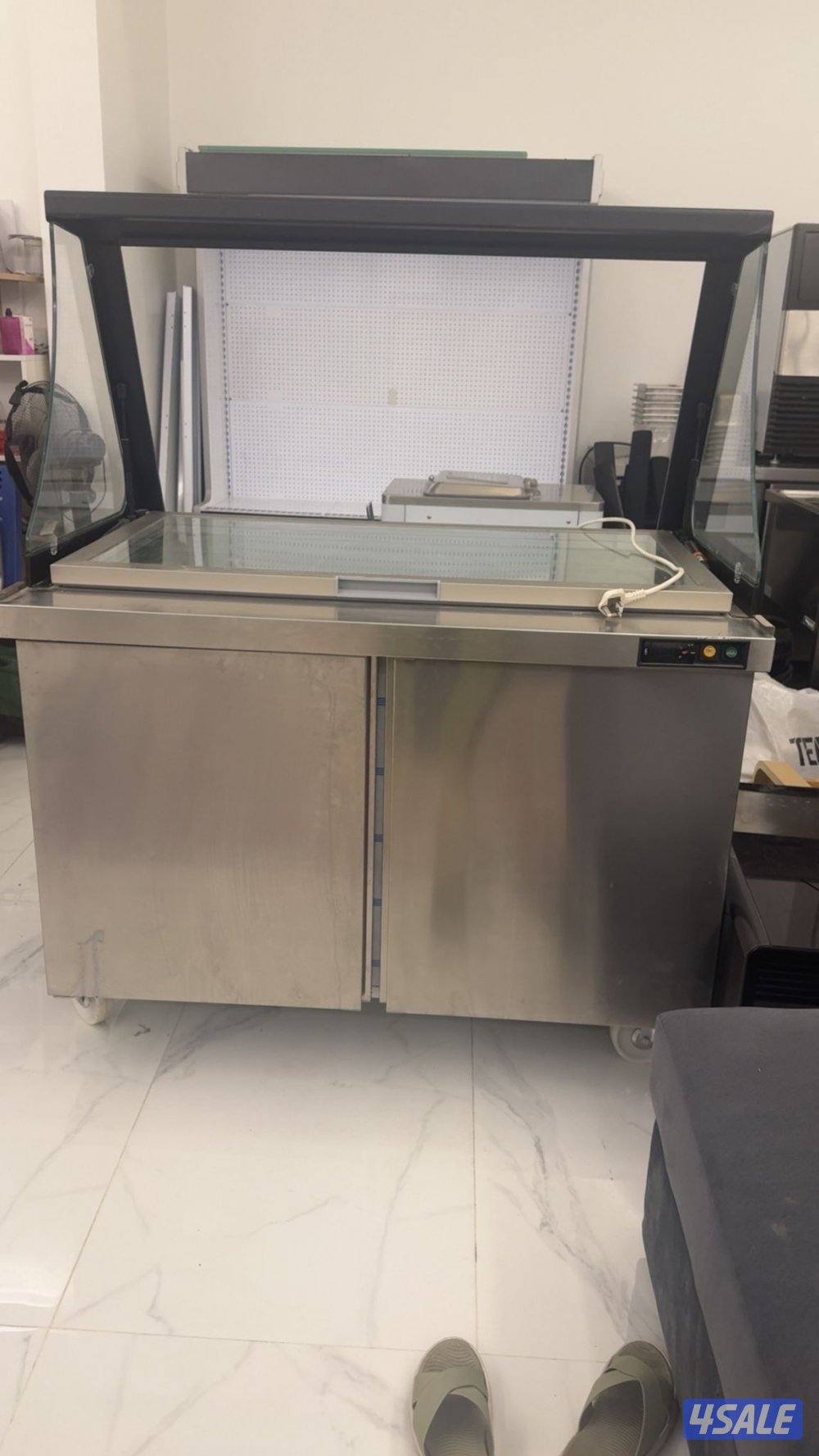 للبيع اغراض محل6