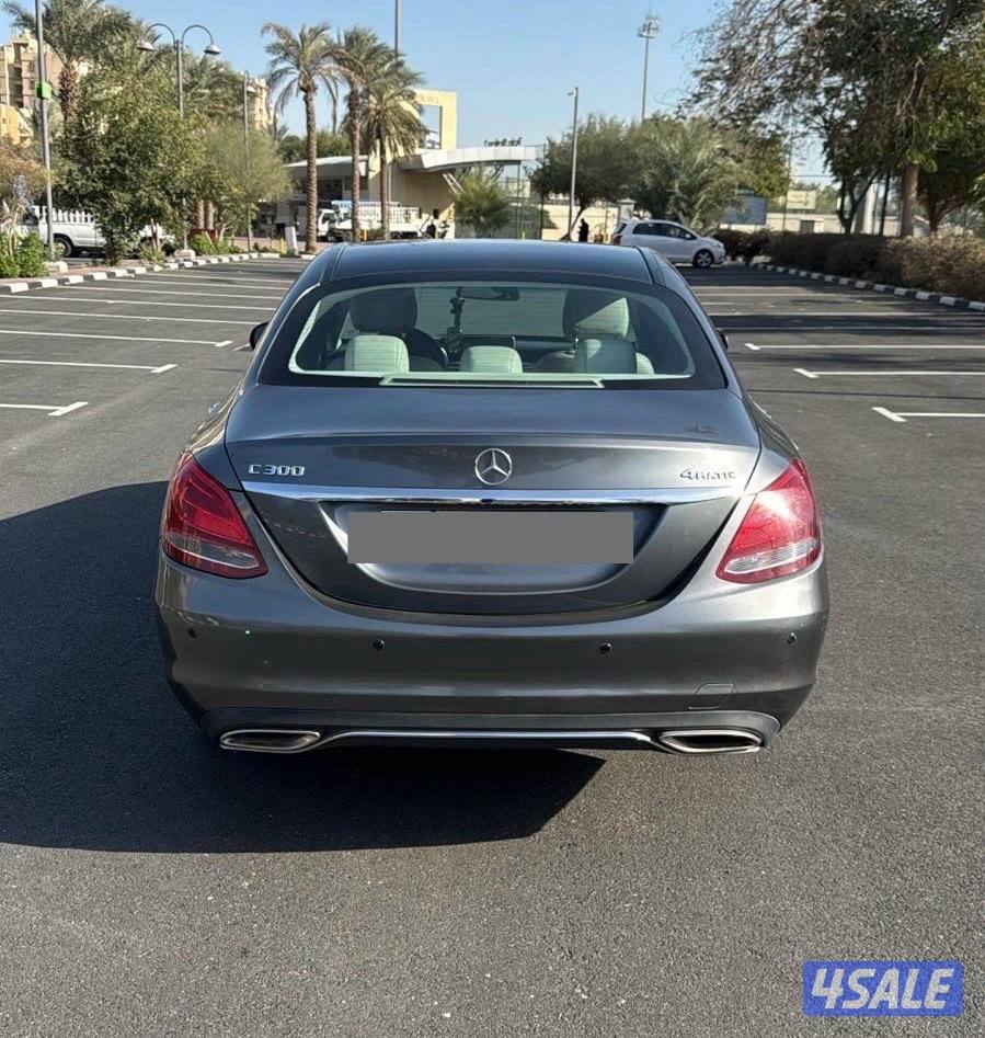 بحالة ممتازة- C300 - 2017 - صبغ الوكالة9