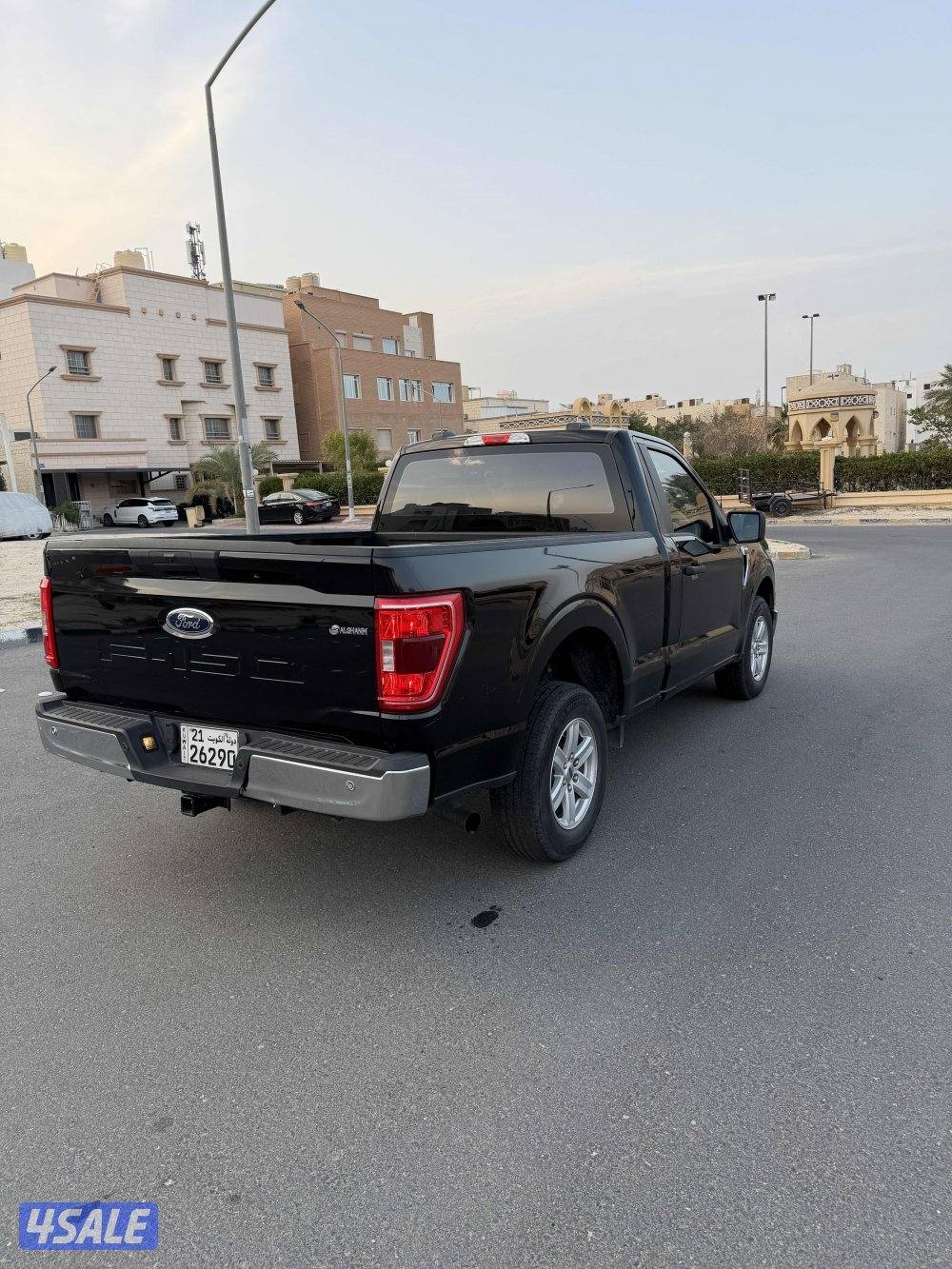 وانيت فورد 2021  XLT عداد ٥٩الف اللون اسود2