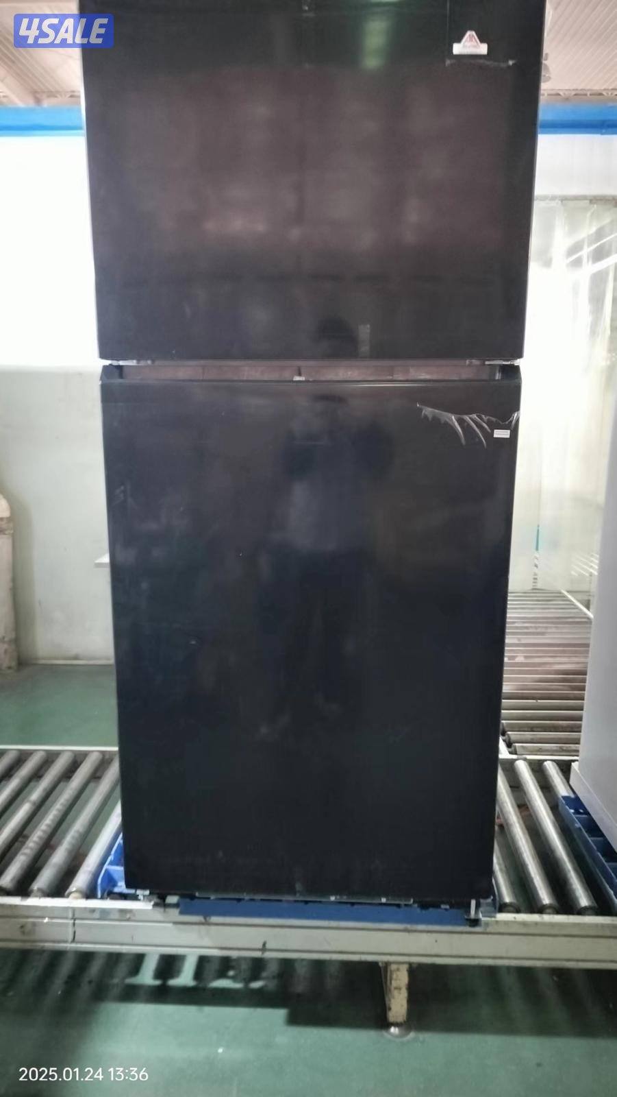 عدد ٤ ثلاجات  علي الغاز  والسعر جمله9