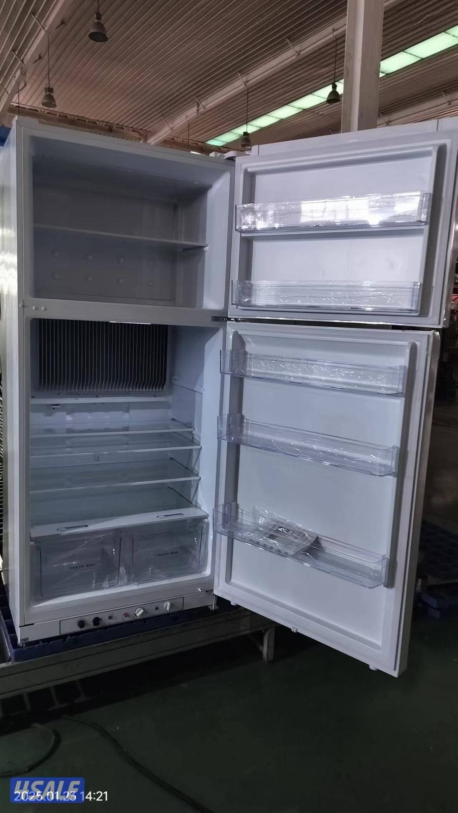 عدد ٤ ثلاجات  علي الغاز  والسعر جمله10