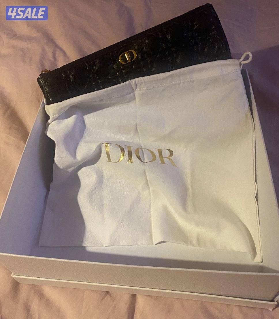 جنطه dior أصلية مع كرتونها استعمال خفيف0