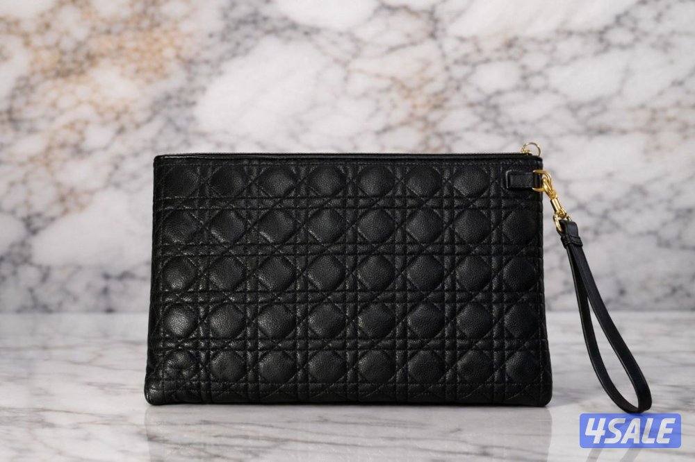 جنطه dior أصلية مع كرتونها استعمال خفيف1