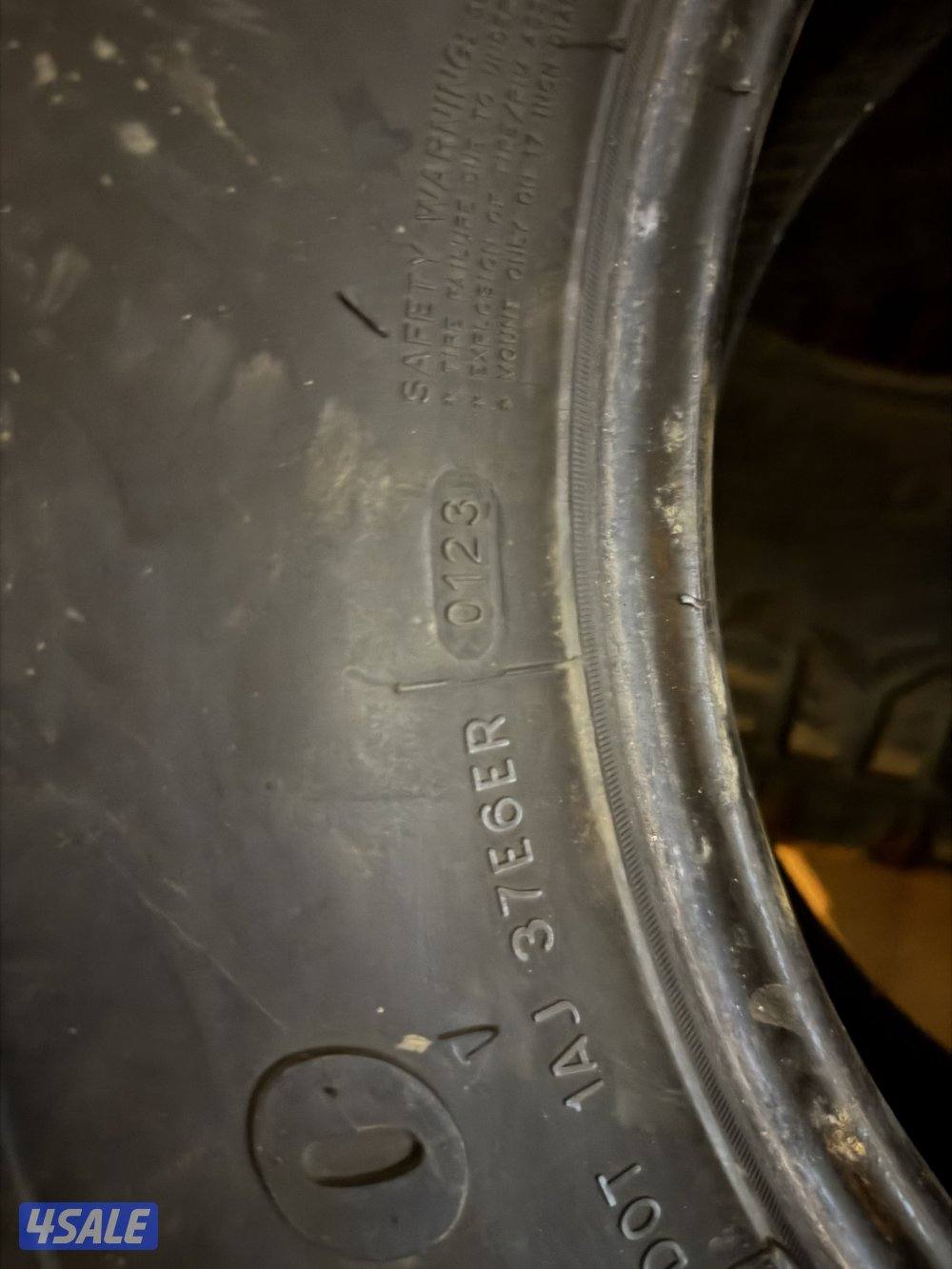 اربع تواير حجري مقاس 37/173