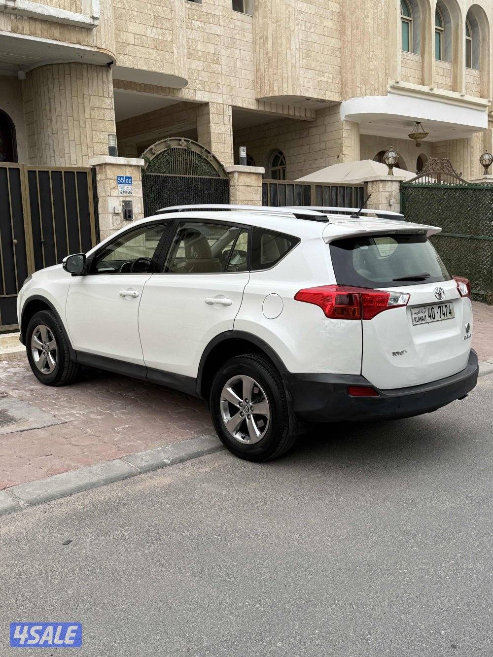 للبيع جيب تويوتا راف فور موديل 20150