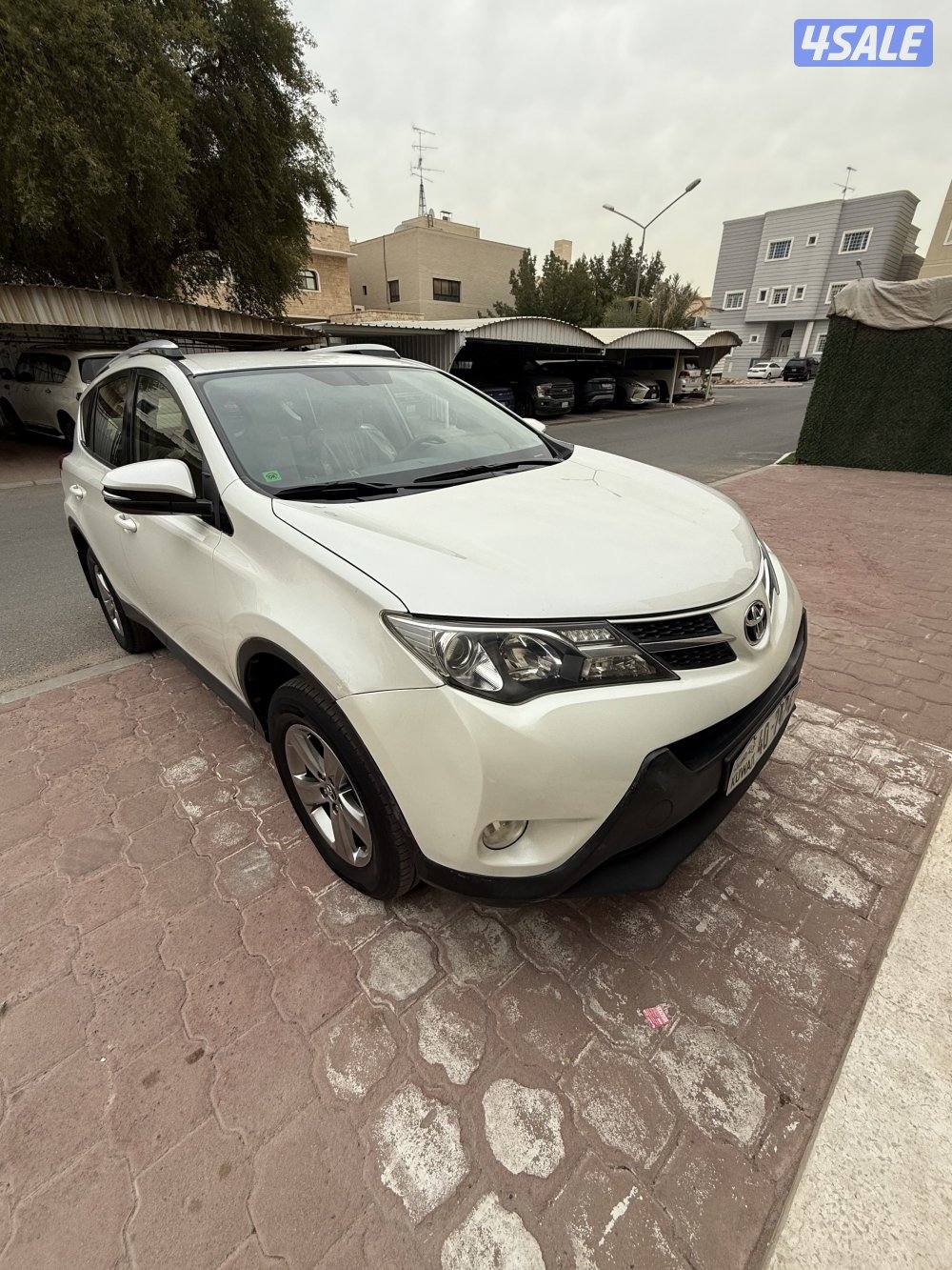 للبيع جيب تويوتا راف فور موديل 20152